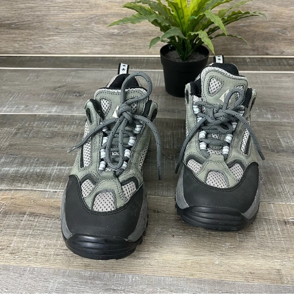 Vasque Olive Leather Nylon Low Top Hiking Shoe. Size 7